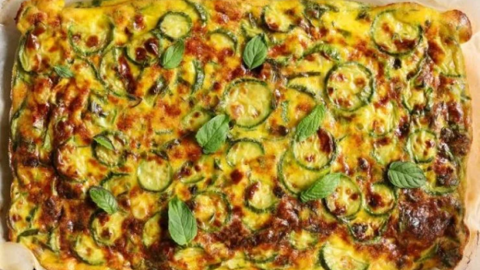 Pečená cuketová omeleta: velmi rychlá, chutná, lehká!