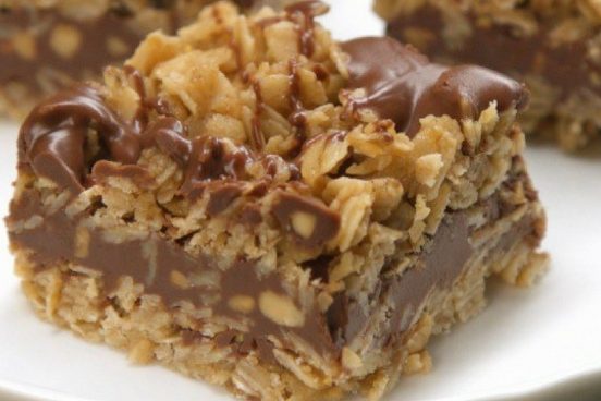 Lahodný čokoládový řez s ovesnými vločkami bez pečení