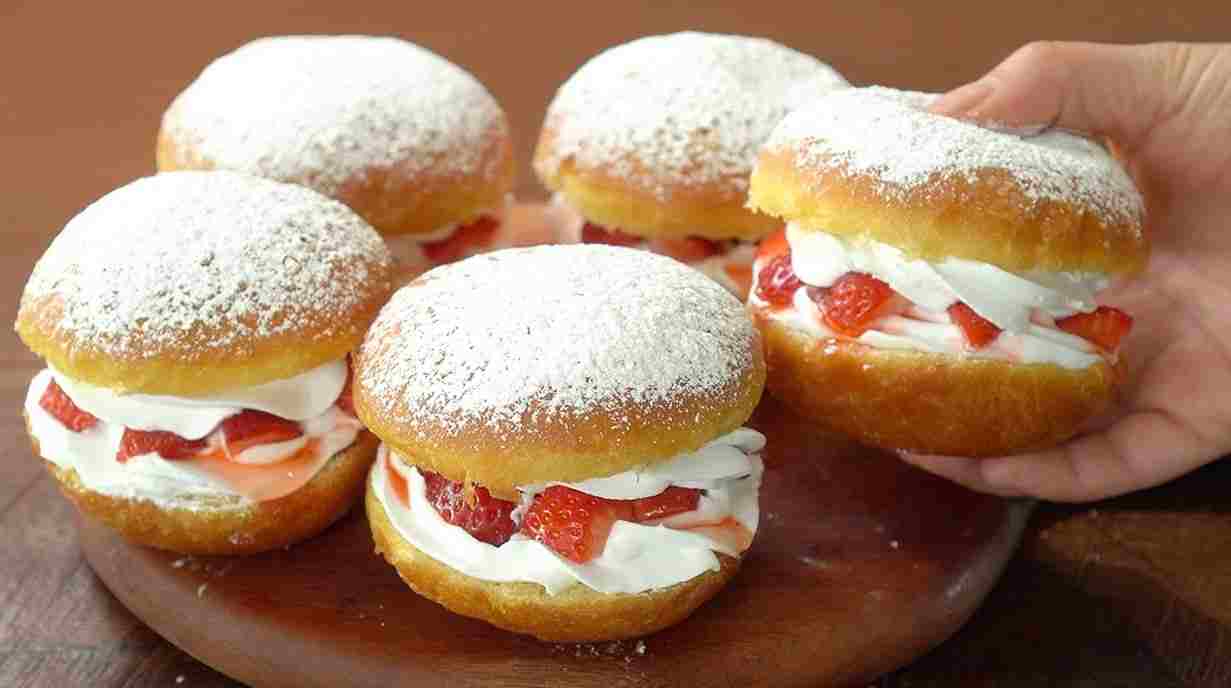 Jahodový berlínský kobliha