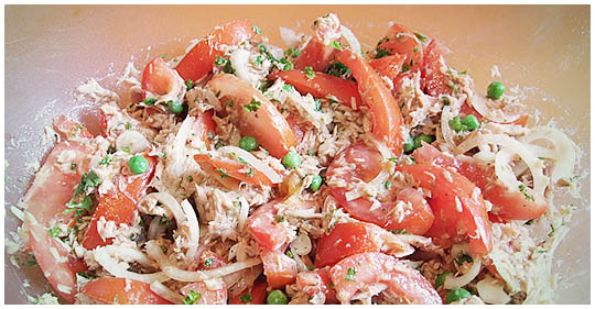 Lehký a chutný tuňákový salát s rajčaty