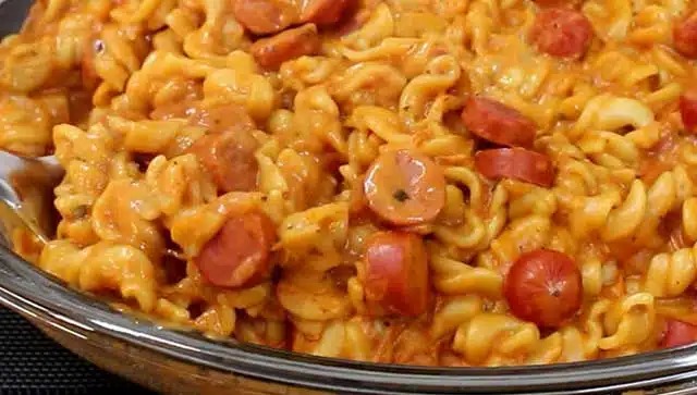 Rychlý recept: Těstoviny s klobásou na pánvi