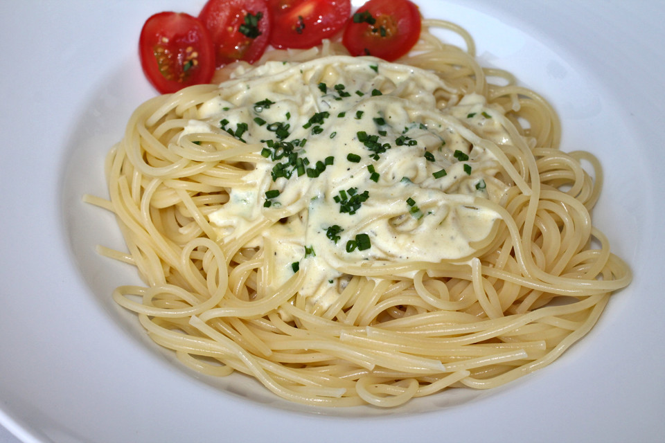 Špagety s česnekovo-sýrovou omáčkou
