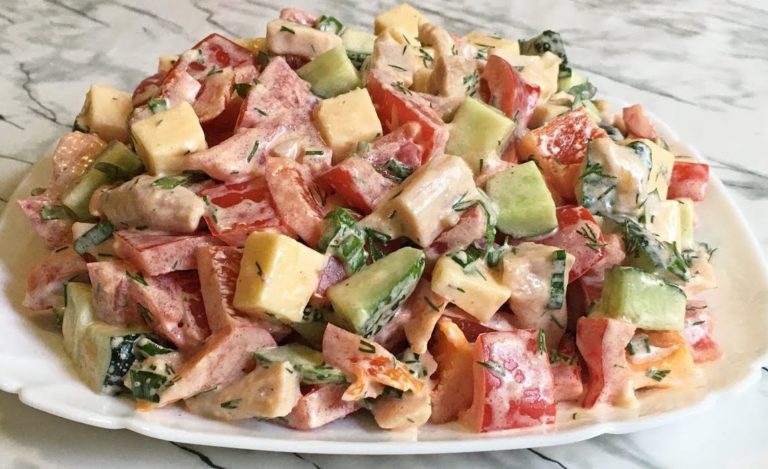 5 minutový rajčatový salát se sýrem