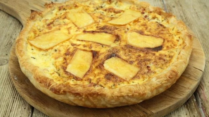 Rustikální koláč, připravuji ho z brambor a klobásy: Na stůl ho přinesu během vteřiny!