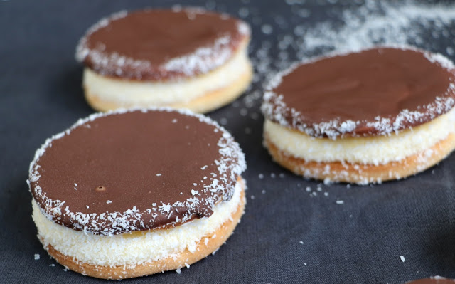 Vanilkové košíčky s kokosem a čokoládou