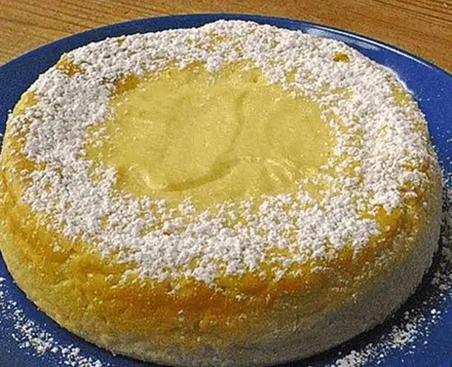 Výborný tvarohový koláč bez těsta – recept
