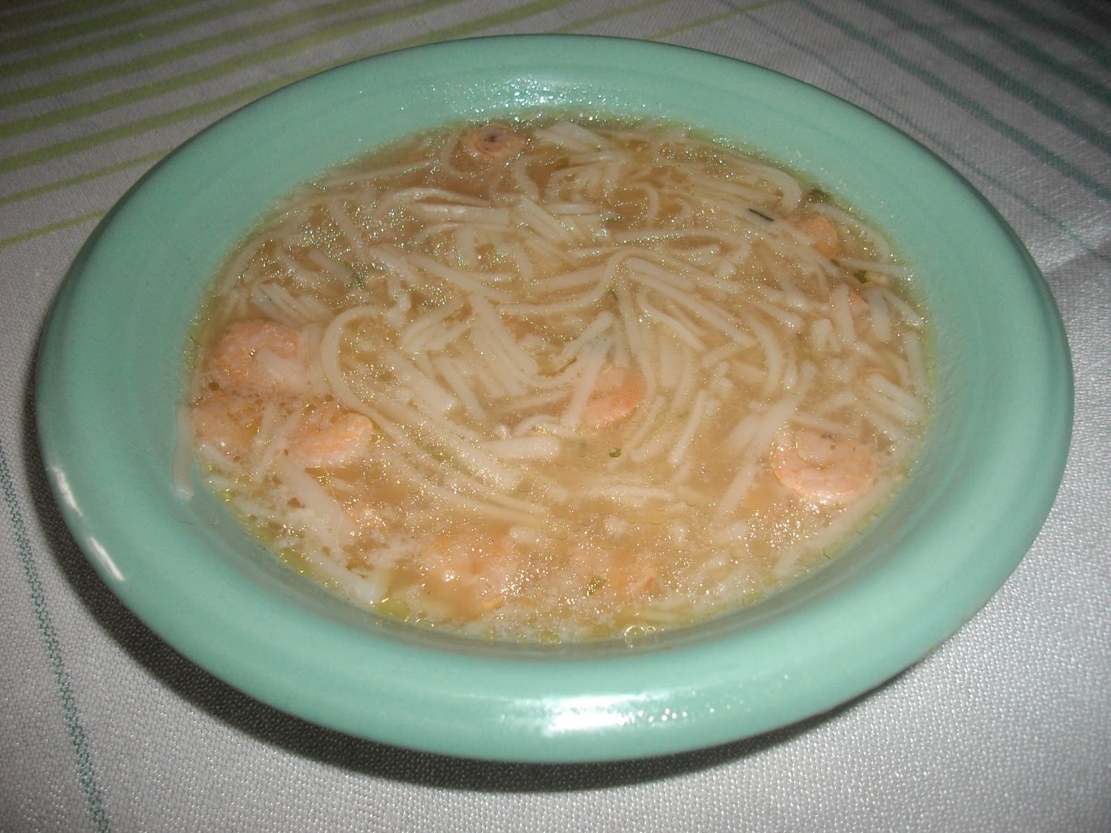 Thajská polévka s krevetami a nudlemi