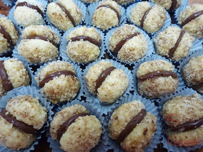 Křupavé oříškové kuličky s čokoládovým krémem