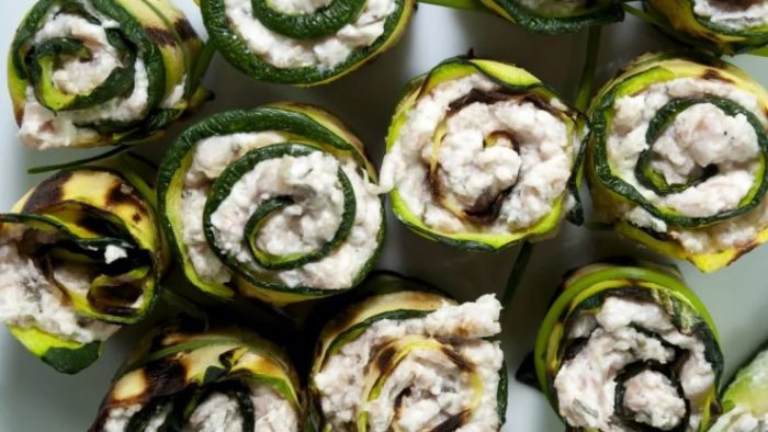 Grilované cuketové rolky: bylinky, sýr a pesto. Jsou lehké!