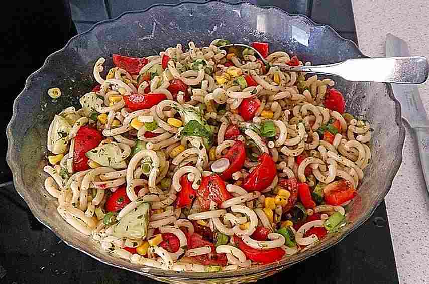 Letní svěží těstovinový salát bez majonézy