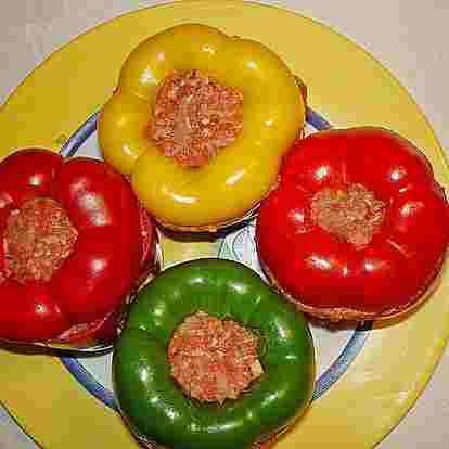 Plněné papriky s pikantní omáčkou