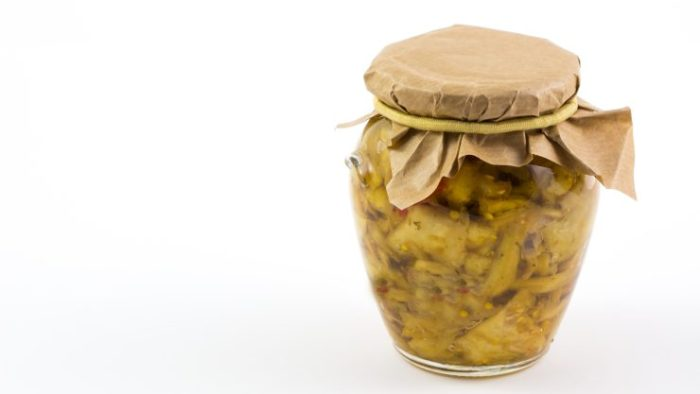 Lilek v oleji: zcela syrový, můžete ho skladovat celou zimu!