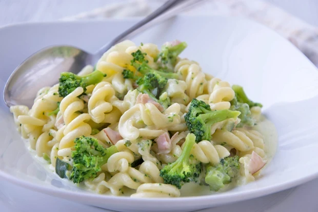 Těstoviny s brokolicí a cuketou