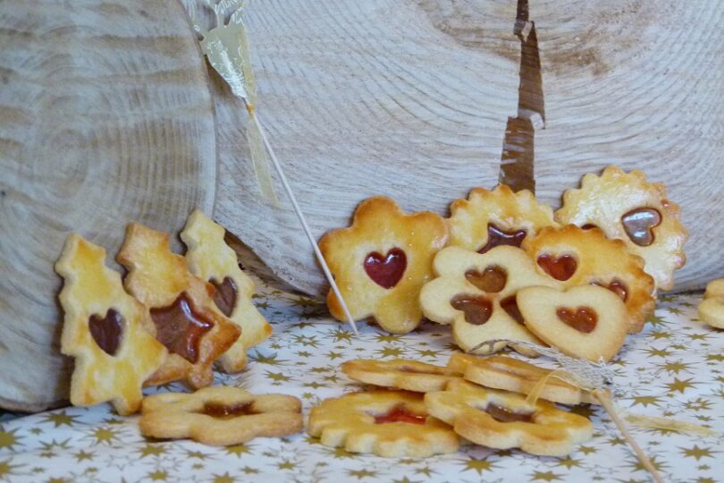 Vánoční recept na barevné skleněné sušenky Shortbread