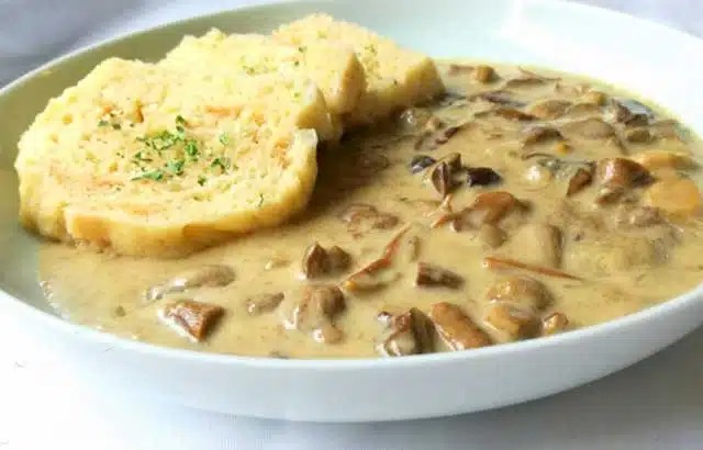 Recept na kyselou smetanovou houbovou omáčku