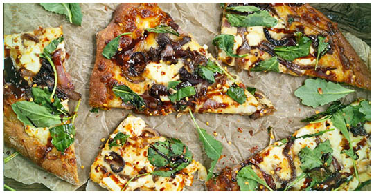 Karfiolová pizza s kozím sýrem, řepou a špenátem