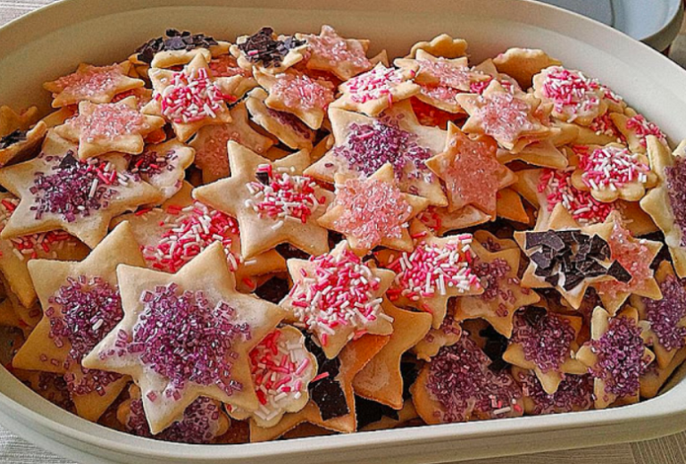 Máslové sušenky (ideální pro děti na vykrajování a zdobení, s málo vejci)