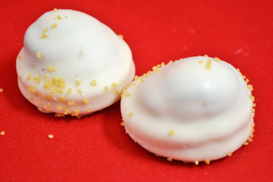 Bílé punčové špičky