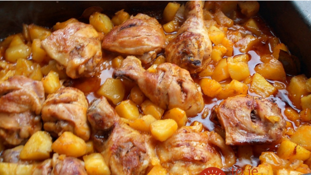 Pečené kuřecí stehno s bramborami