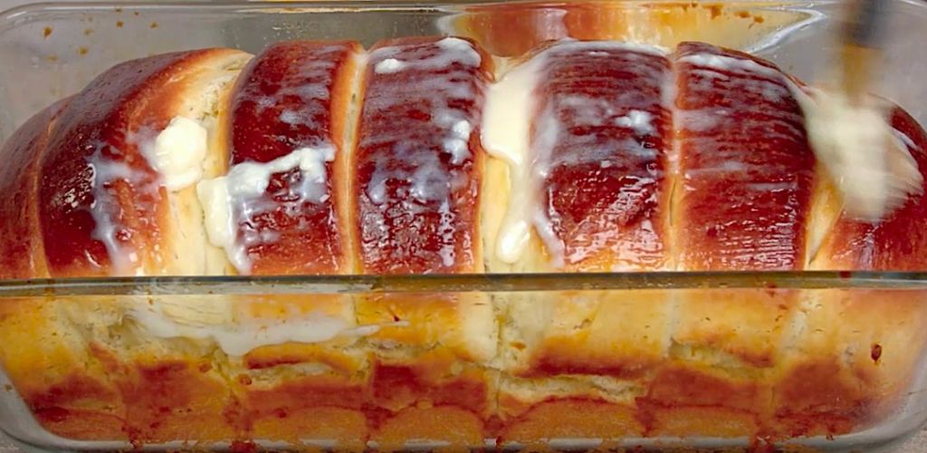 Kondenzmilchbrot en tchèque se traduit par **Chléb s kondenzovaným mlékem**.