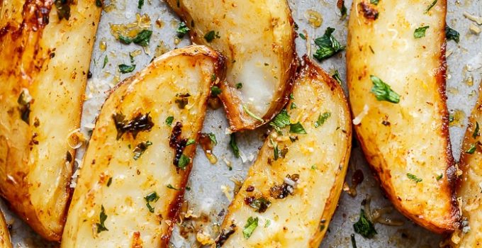 Křupavé česnekové brambory