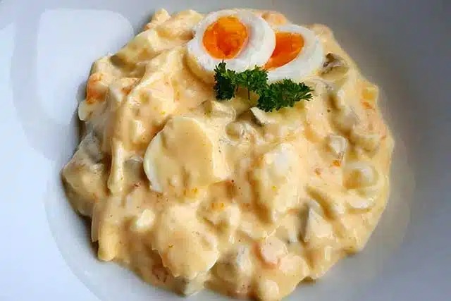 Dědečkův vajíčkový salát s česnekem – recept