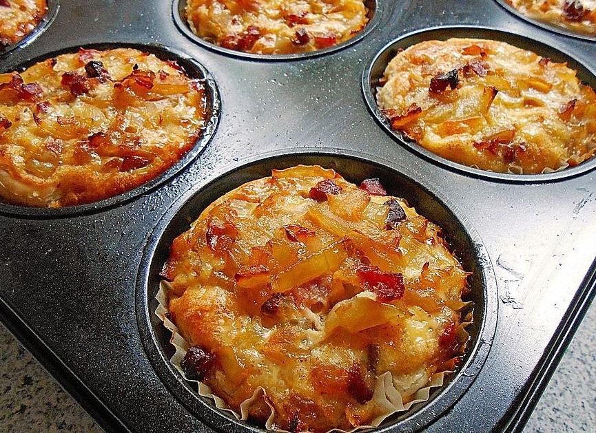 Zwiebelkuchen – Muffin se traduit en tchèque par :  
**Cibulový koláč – muffin**