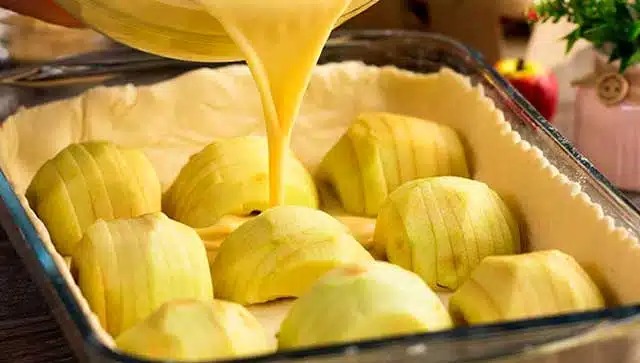 Jablečný koláč s vanilkovým pudinkem – recept