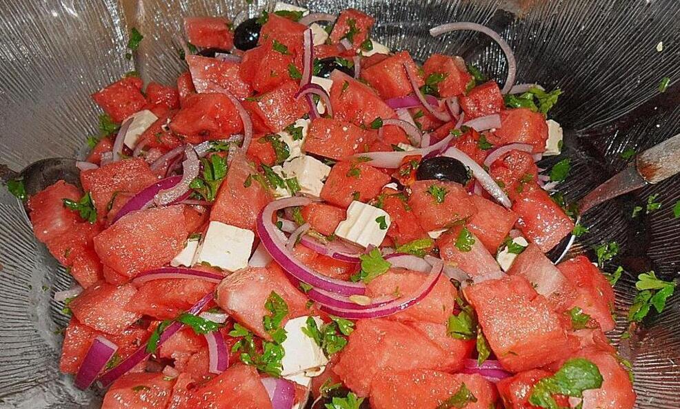 Osvěžující melounový salát hotový za 10 minut!