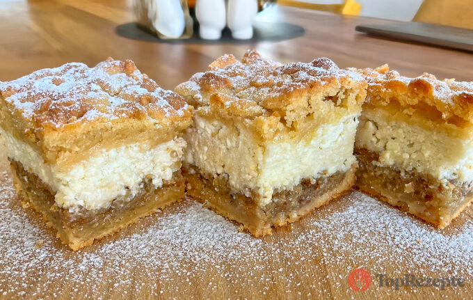 Tradiční tvarohový ořechový koláč, který má rád každý. Jeden z nejlepších tvarohových koláčů, jaké jsem kdy ochutnal.