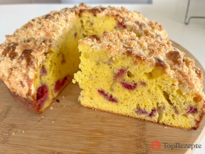 Ovocný koláč bez váhy a odměrek. Potřebujete jen jednu lžíci – proto ho rád nazývám „8-lžíce koláč“. Lepší než jakýkoli jiný ovocný koláč.