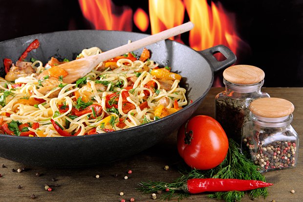 Kořeněná čínská nudlová pánev