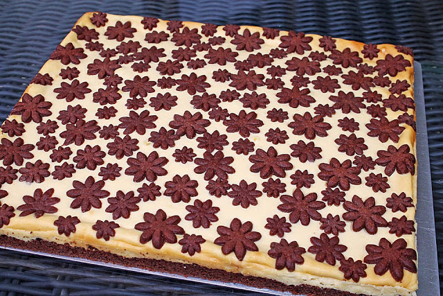 Ruský tvarohový koláč na plech na dětskou oslavu