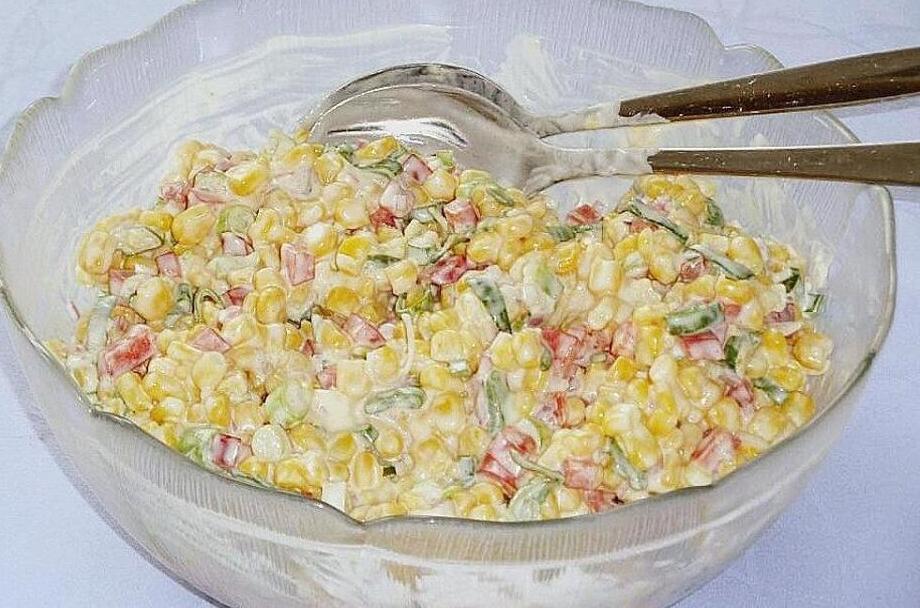 Maďarský paprikasalát s kysanou smetanou