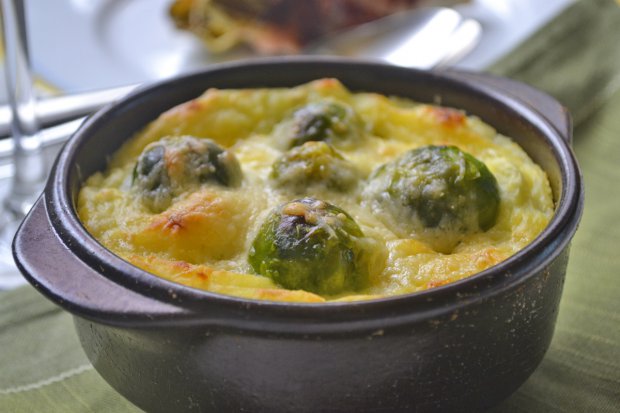 Bramborová kaše z trouby s růžičkovou kapustou