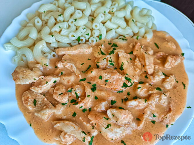 Krémové paprikové kuře trochu jinak. Výborný a sytý oběd pro celou rodinu.