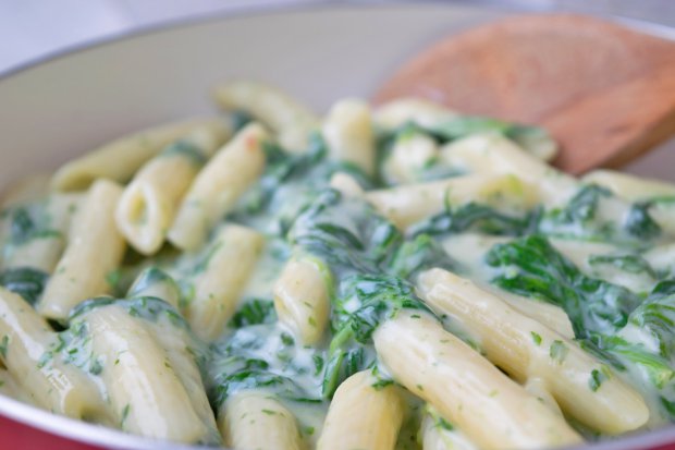 Celozrnné penne se špenátem