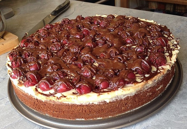 Čokoládový třešňový dort bez mouky a cukru