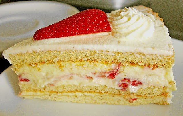 Jahodový dort s jemným jogurtovým krémem