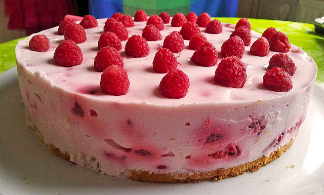 Malinový smetanový dort