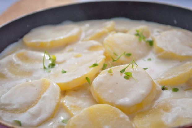 Brambory s klobásou