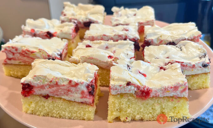 Ovocný koláč s pusinkou – super jemný a chutný