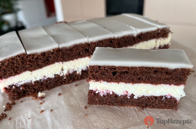 Osvěžující čokoládový dort s tvarohovým krémem a citronovou polevou