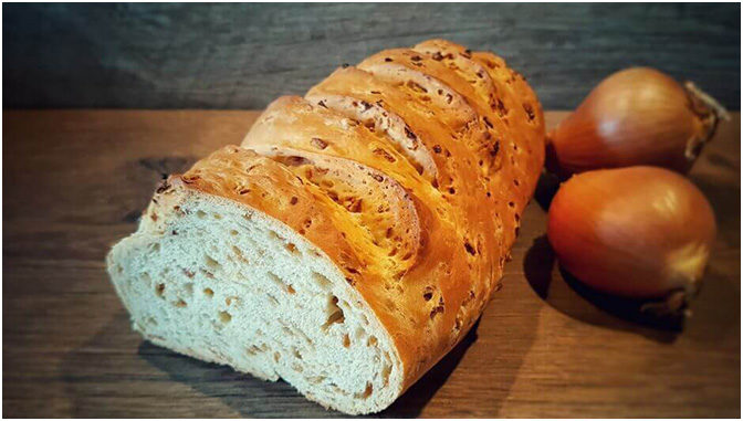 Rychlý cibulový chléb bez droždí – pikantní a výborný!