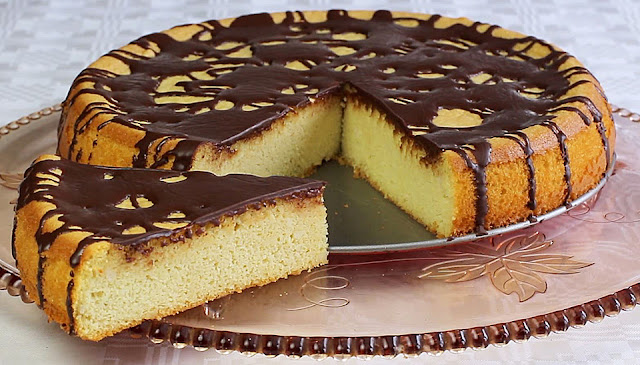 Jednoduchý marcipánový dort ze dvou ingrediencí