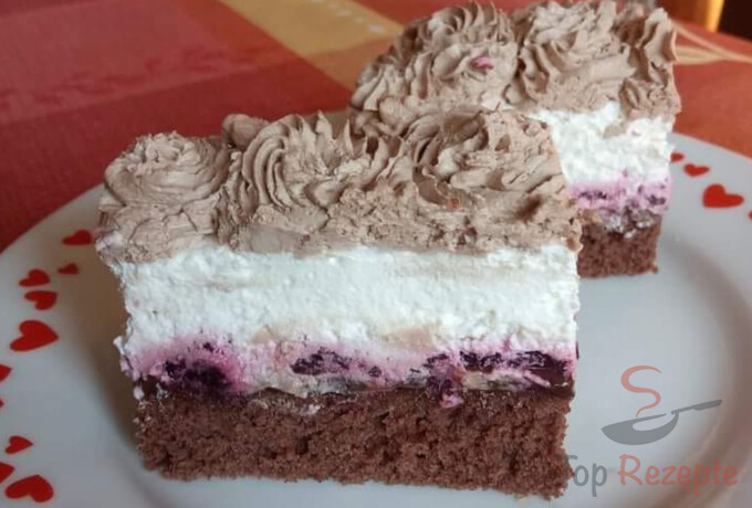 Šlehačkový ovocný koláč s mascarpone