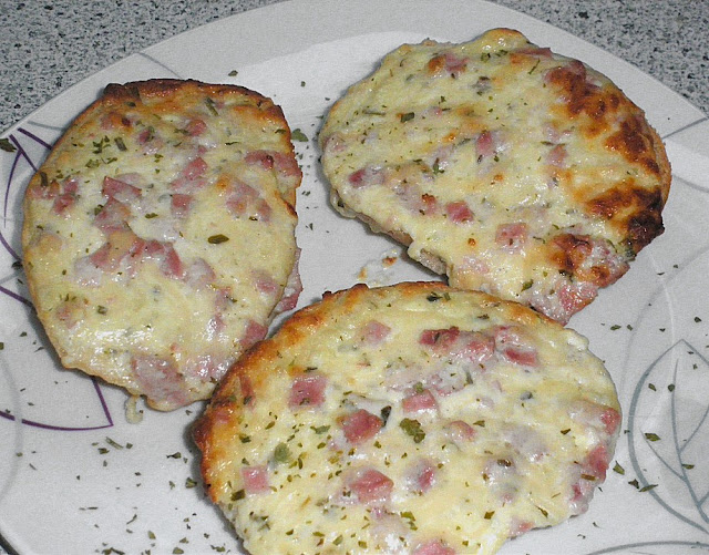 Pikantní party rohlíčky se smetanou fraîche