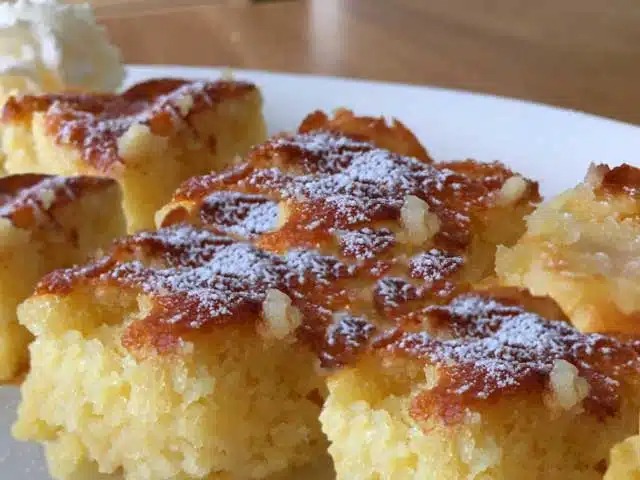 Rychlý jablečný koláč z hladkého těsta