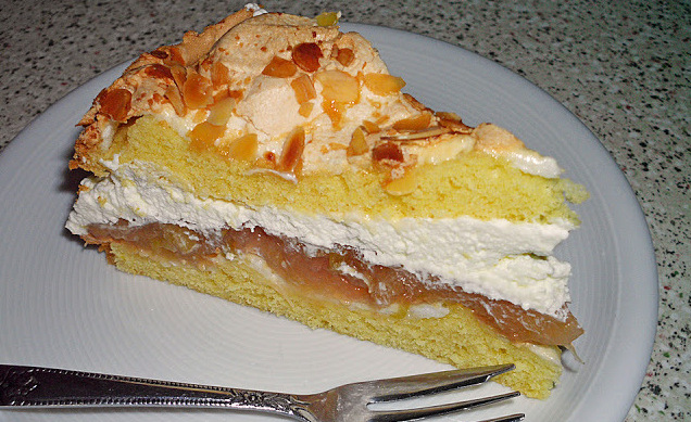 Sněhový dort s rebarborou