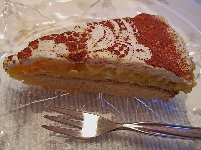 Švédský jablečný dort se šlehačkou